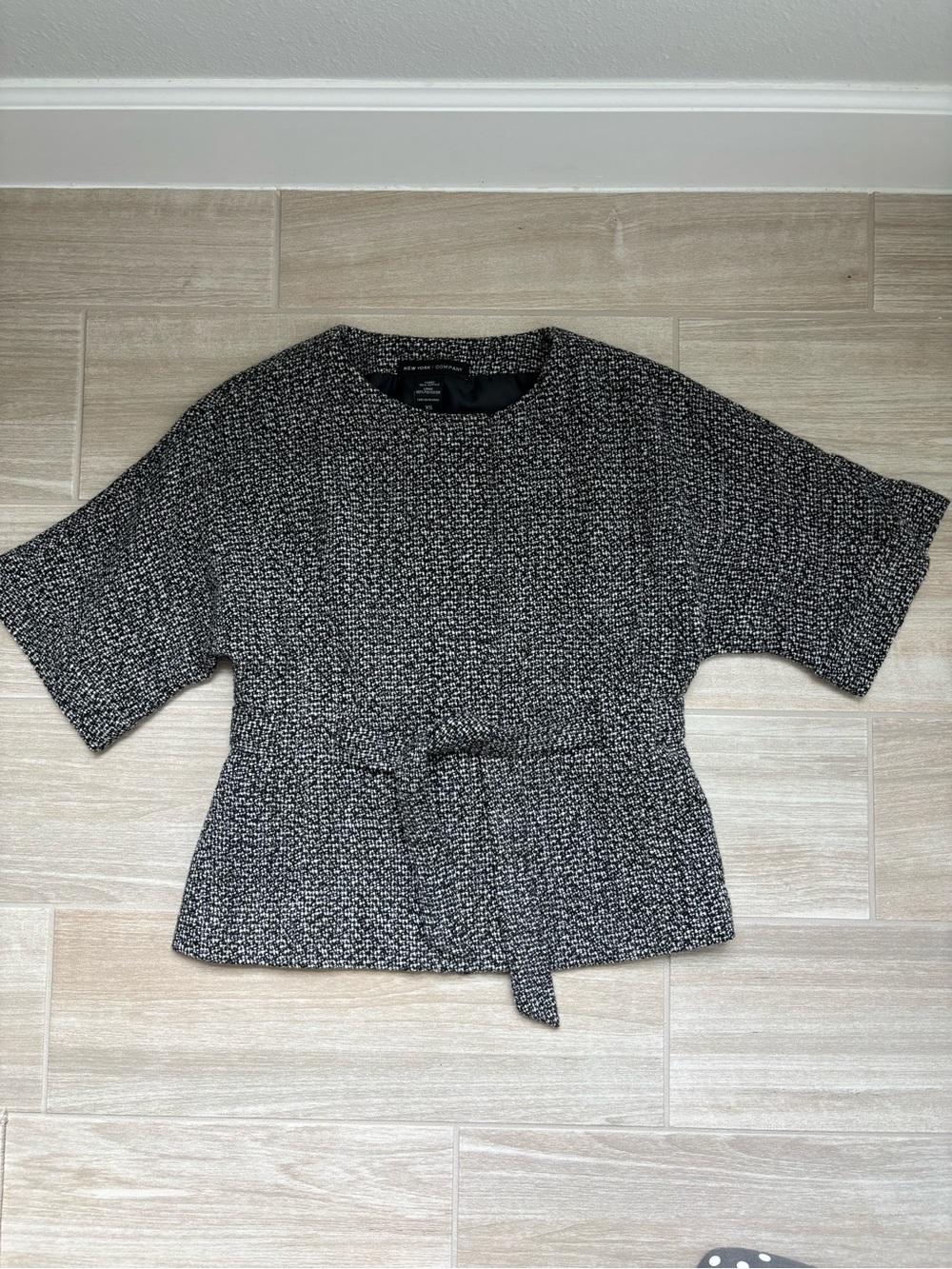 Black and White Size XS Textured Short-Sleeve Blazer with Tie Waist.